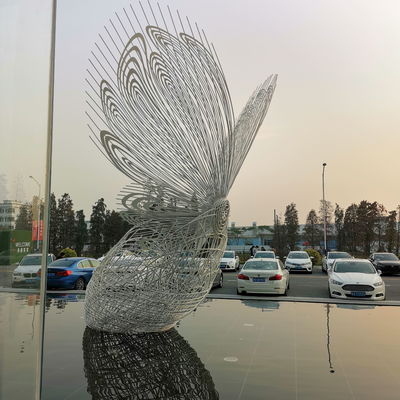 Butterfly Metal Water Fountain Sculpture Tube Tkana rzeźba z drutu ze stali nierdzewnej